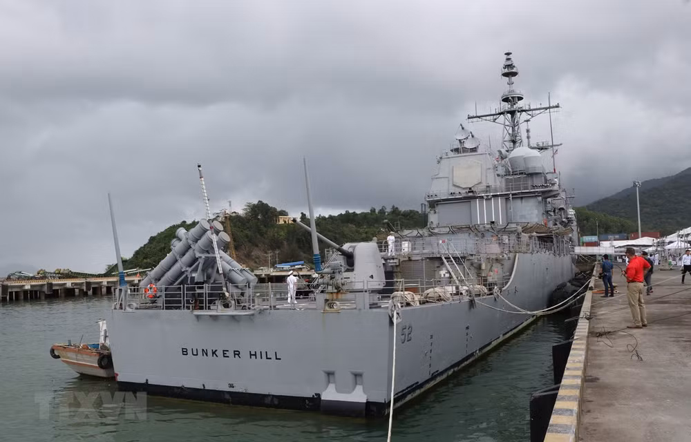 Des navires de la marine américaine en visite dans la ville de Da Nang ảnh 1
