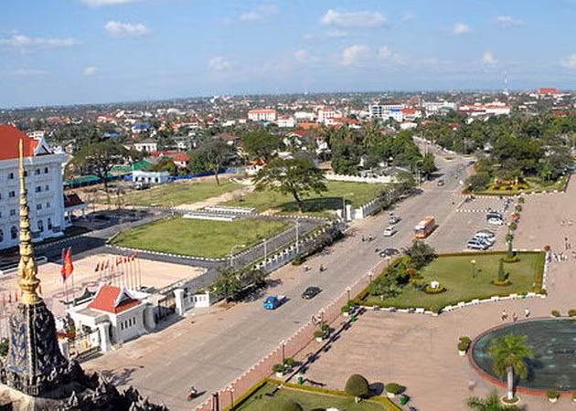 Conférence de promotion de l'investissement de Ho Chi Minh-Ville à Vientiane ảnh 1