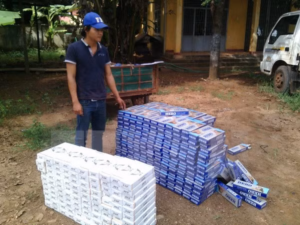 Tay Ninh : 9.000 paquets de cigarettes de contrebande ont été saisis ảnh 1