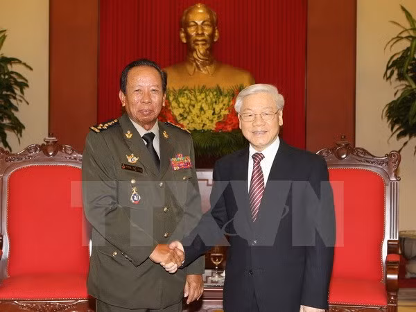 Le secrétaire général du PCV reçoit le ministre cambodgien de la Défense ảnh 1