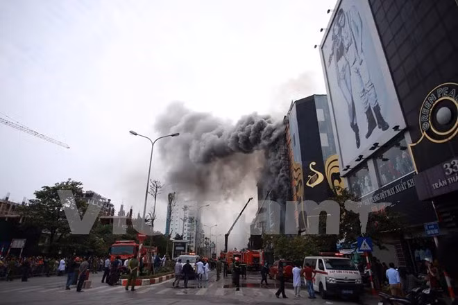 Incendie à Hanoï : 13 morts confirmés selon un bilan provisoire ảnh 1