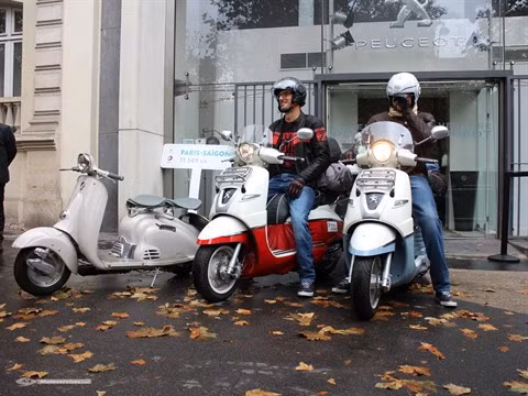 Deux aventuriers français au guidon sur 12.000 km, de Paris à Hô Chi Minh-Ville ảnh 1