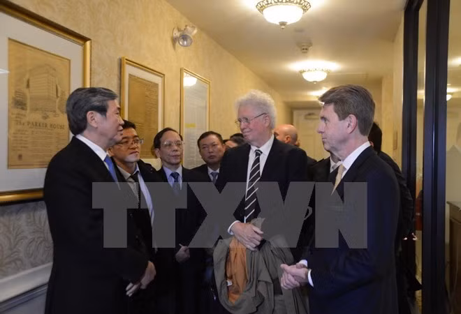 Le permanent du Secrétariat du PCV Dinh The Huynh termine sa visite aux Etats-Unis ảnh 1