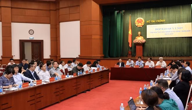 Le Vietnam enregistre un excédent budgétaire au premier trimestre ảnh 1