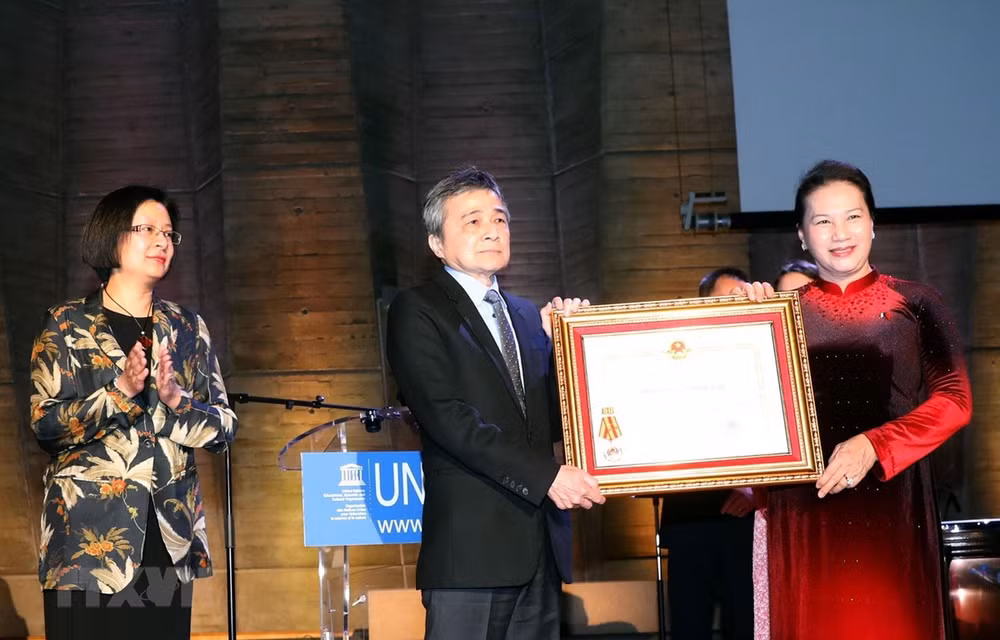 La présidente de l’AN Nguyên Thi Kim Ngân rencontre la communauté vietnamienne en France ảnh 1