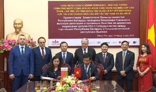 Le Vietnam et la Biélorussie​ signent des ​contrats commerciaux ảnh 1
