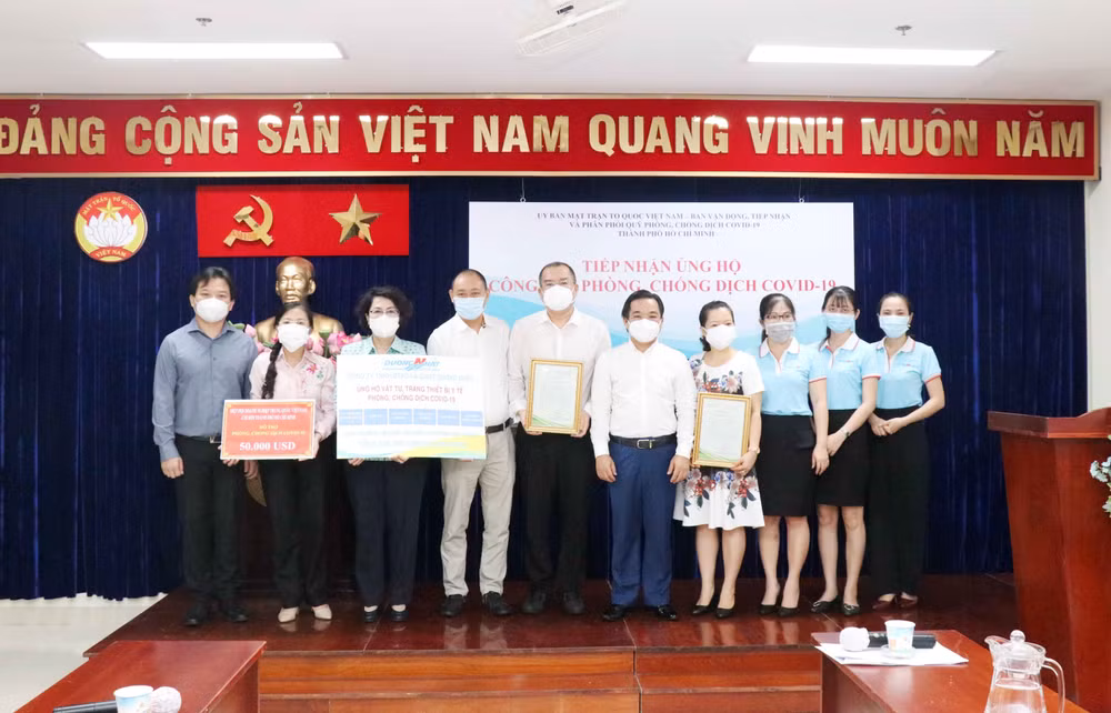 Des entreprises soutiennent la lutte contre le COVID-19 à Ho Chi Minh-Ville ảnh 1