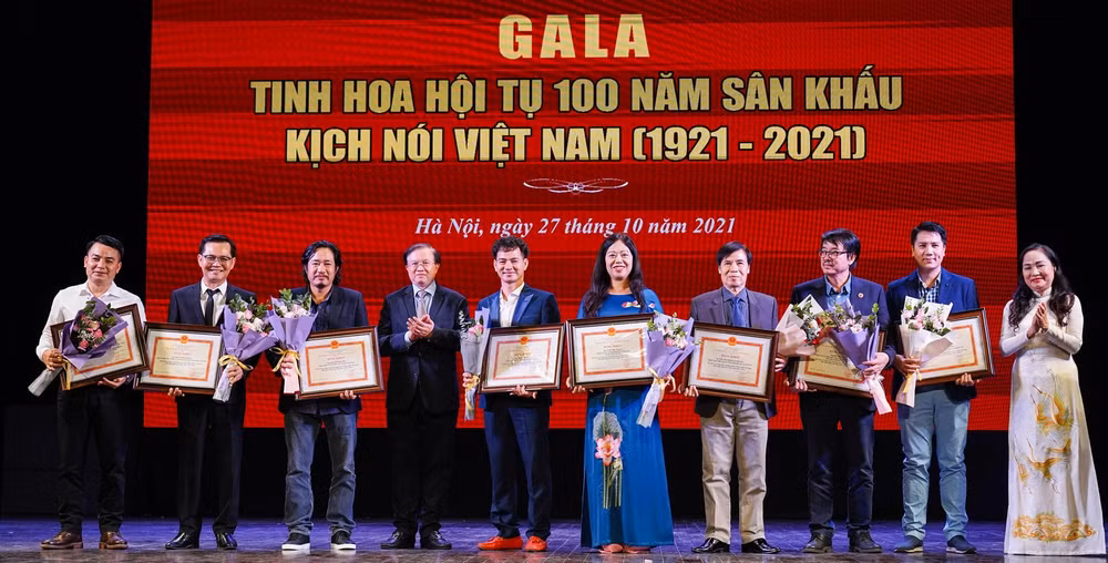 Quintessence des 100 ans du théâtre parlé du Vietnam ảnh 2