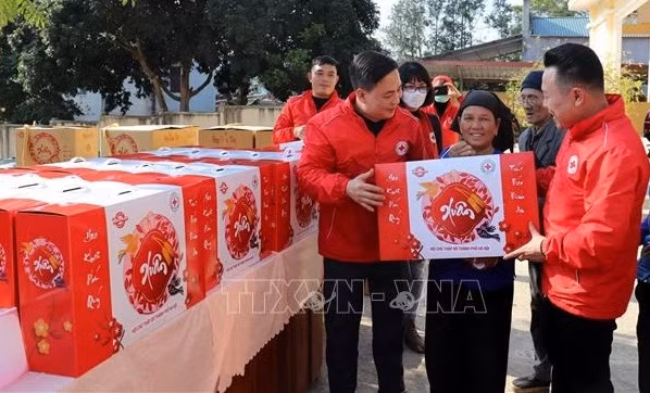 Têt : La Croix-Rouge du Vietnam lance une campagne pour les pauvres ảnh 1