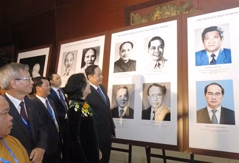 Le développement du Front de la Patrie au travers d’une exposition de photos à Hanoï ảnh 1