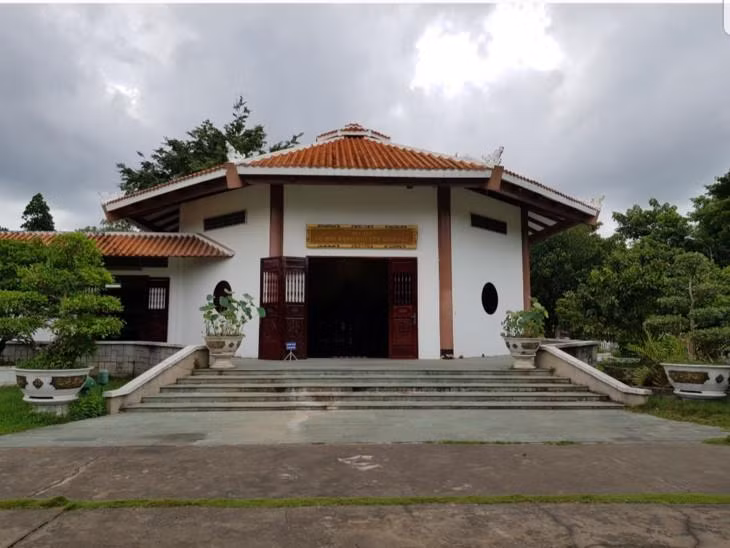 Le site commémoratif de Nguyên Sinh Sac, le père de Hô Chi Minh ảnh 2