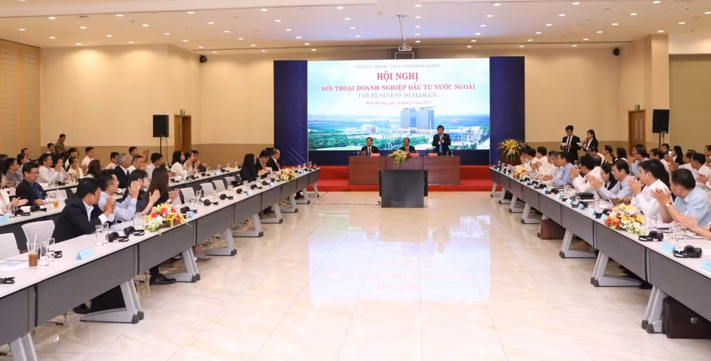 Binh Duong: une réunion de dialogue avec les entreprises étrangères ảnh 1