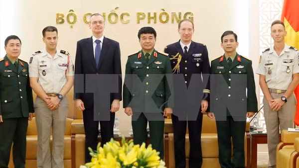Le Vietnam veut s’inspirer de l’expérience française en matière de maintien de la paix ảnh 1