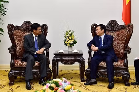 Le Vietnam favorise sa coopération avec le Laos dans la recherche des politiques économiques ảnh 1