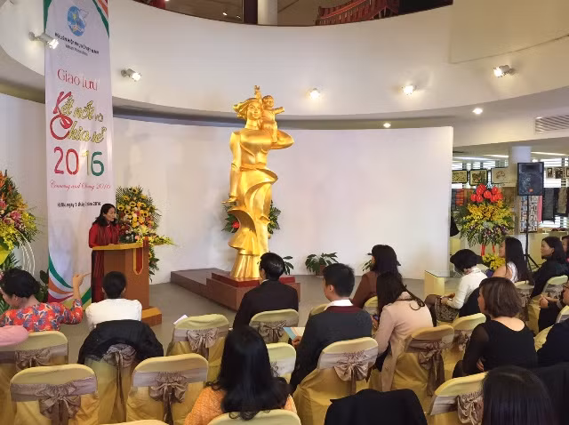 Des Vietnamiennes mariées réunies sous le signe de la connexion et du partage ảnh 1