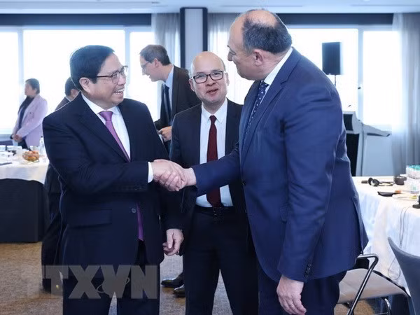 Le Premier ministre Pham Minh Chinh travaille avec des entreprises belges ảnh 1