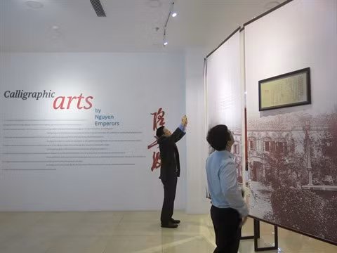 L’art calligraphique des empereurs Nguyên s’expose à Hanoi ảnh 2