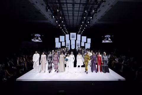 Ouverture de la Semaine de la mode internationale du Vietnam Aquafina 2020 ảnh 1