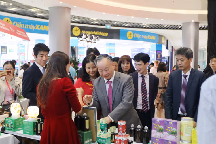 Promotion des produits agricoles dans le réseau de supermarchés AEON ảnh 2