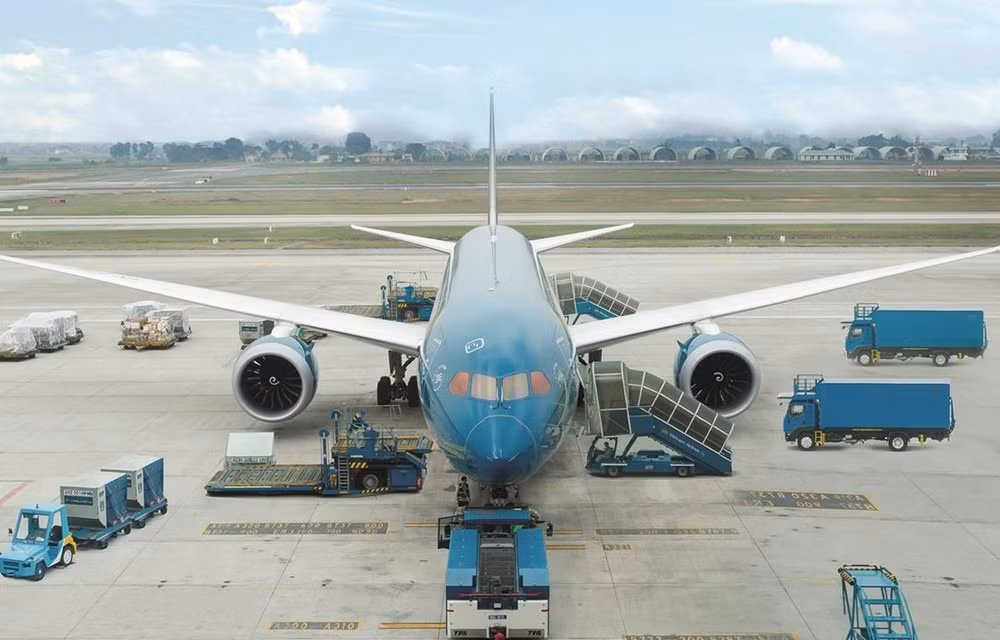 Vietnam Airlines reprend la desserte de quatre lignes intérieures en octobre ảnh 1