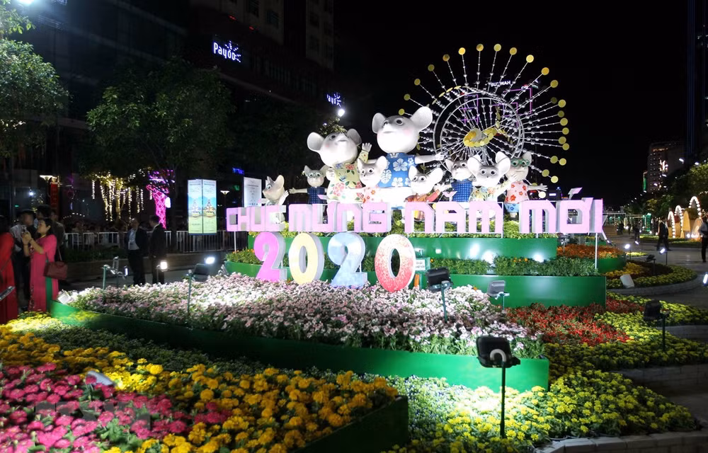 HCM-Ville : ouverture du festival de la rue des livres et de la rue florale Nguyên Huê ảnh 2