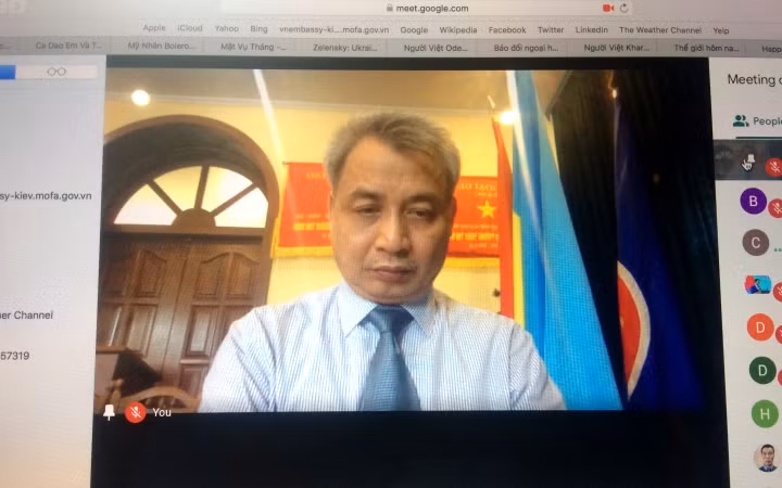 La communauté des Vietnamiens en Ukraine s'unit pour lutter contre le COVID-19 ảnh 1