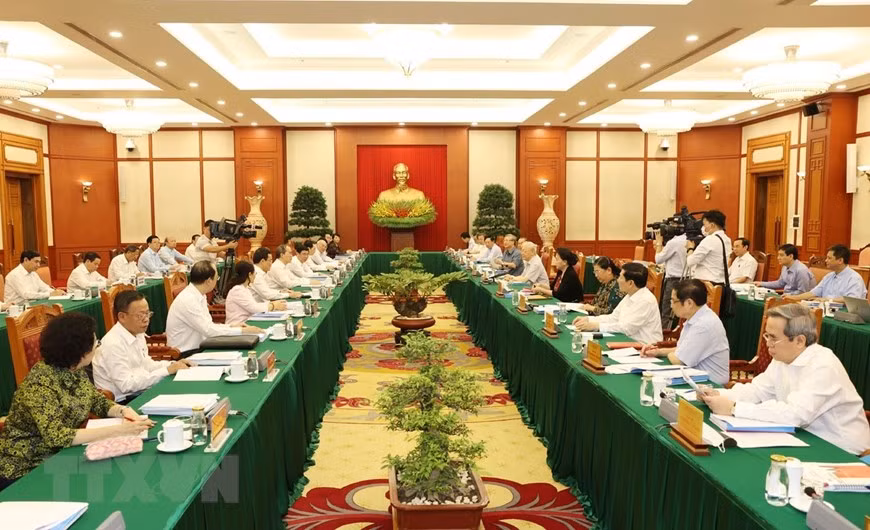 Le Bureau politique travaille avec la permanence du Comité du Parti de Ho Chi Minh-Ville ảnh 1 Le Bureau politique travaille avec la permanence du Comité du Parti de Ho Chi Minh-Ville ảnh 1
