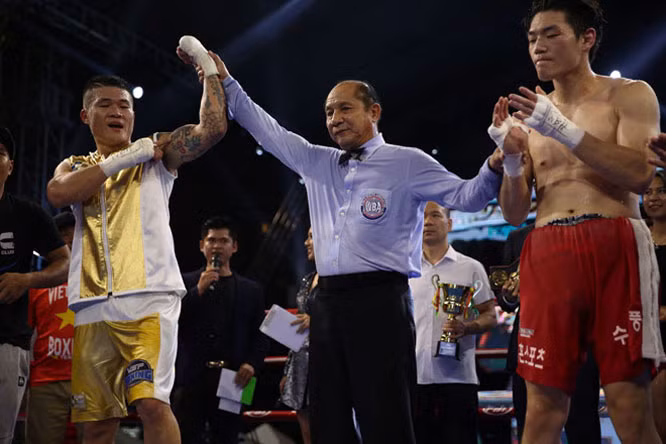 Le boxeur Truong Dinh Hoang remporte la ceinture de la WBA d'Asie ảnh 1