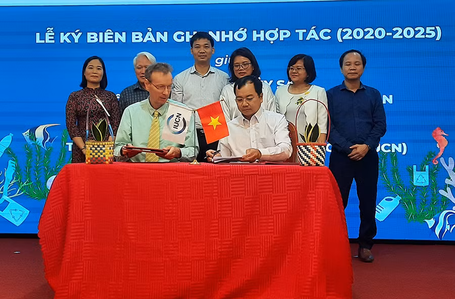 La gestion des déchets plastiques marins pour la préservation de la biodiversité ảnh 1