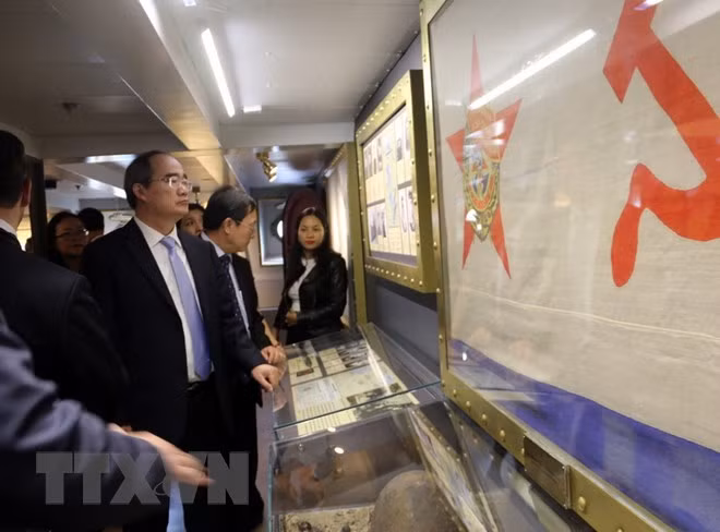 Activités de dirigeants de Ho Chi Minh-Ville à Saint-Pétersbourg en Russie ảnh 1
