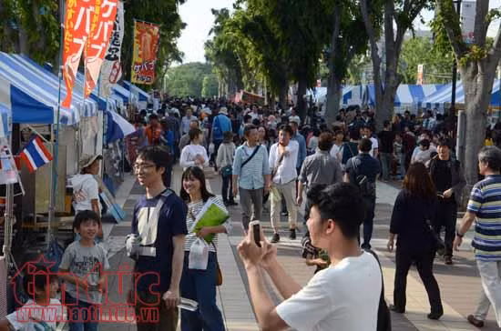La culture vietnamienne se distingue lors d’une fête d’échange culturel au Japon ảnh 2