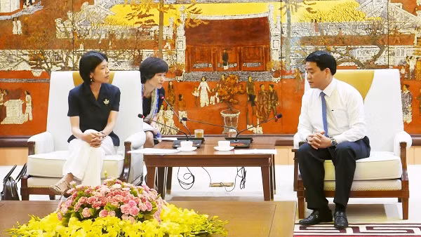 Hanoï collabore avec les organismes internationaux dans la lutte contre la pollution plastique ảnh 1