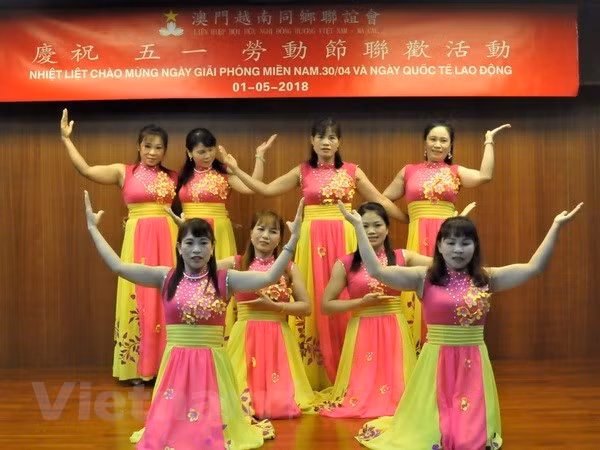 Célébration du 43e anniversaire de la Réunification nationale à Macau (Chine) ảnh 1