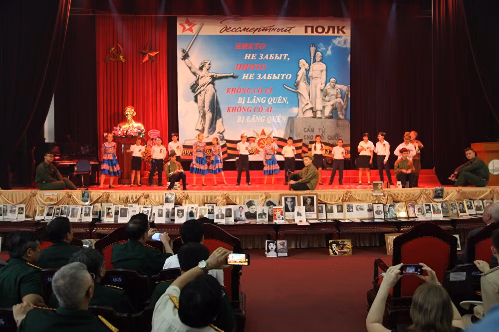 L’action «Régiment immortel», une démonstration de l’amitié Vietnam-Russie ảnh 4