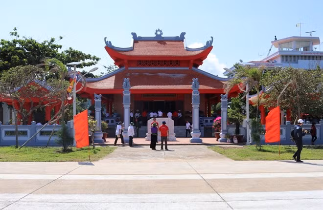 Activités à l’occasion du 128e anniversaire du Président Hô Chi Minh ảnh 3