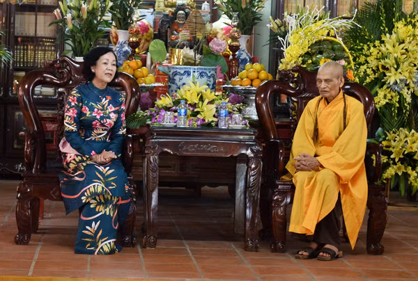 Félicitations au vénérable Thich Phô Tuê à l’occasion du 2562e anniversaire de Bouddha ảnh 1
