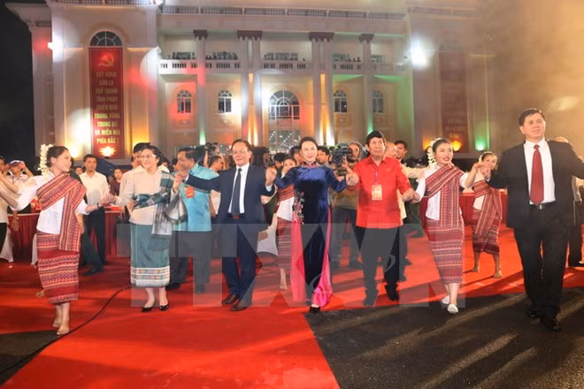 Ouverture du 2e Festival culturel, sportif et touristique Vietnam-Laos ảnh 1