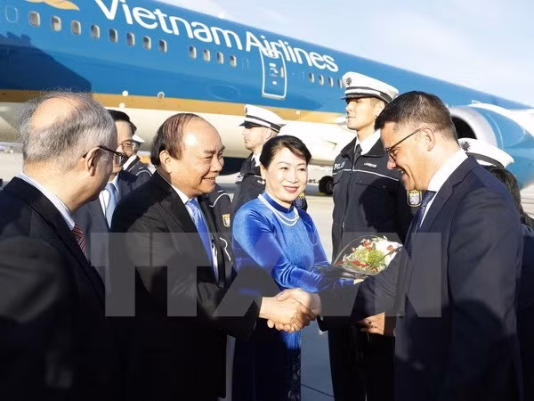 Le PM Nguyen Xuan Phuc arrive à Francfort pour sa visite en Allemagne et le Sommet du G20 ảnh 1