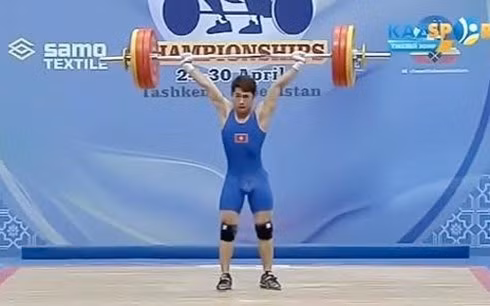 Un haltérophile vietnamien remporte deux médailles aux Championnats d’Asie ảnh 1
