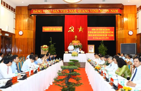 Da Nang engagée à développer rapidement et durablement son économie ảnh 1