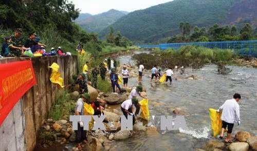 Les peuples vietnamo-chinois conjuguent des efforts pour protéger l’environnement ảnh 1