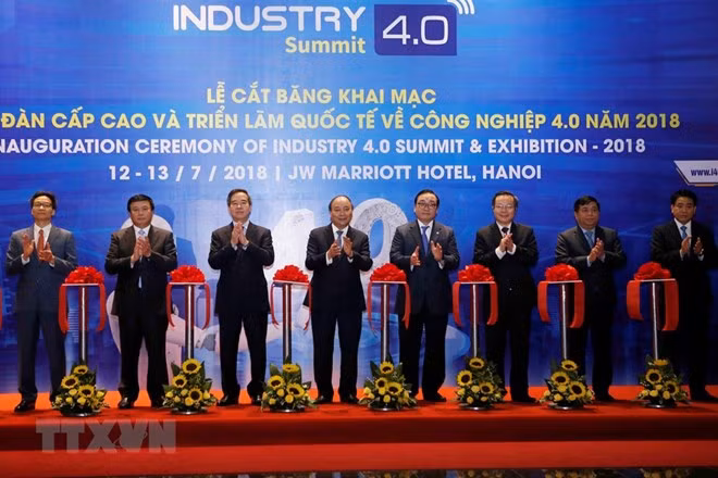 Le Premier ministre Nguyen Xuan Phuc assiste au Sommet de l’industrie 4.0 ảnh 1