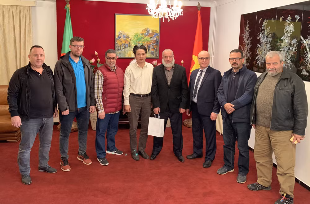 Rencontre des représentants des sectes d’arts martiaux vietnamiens en Algérie ảnh 1