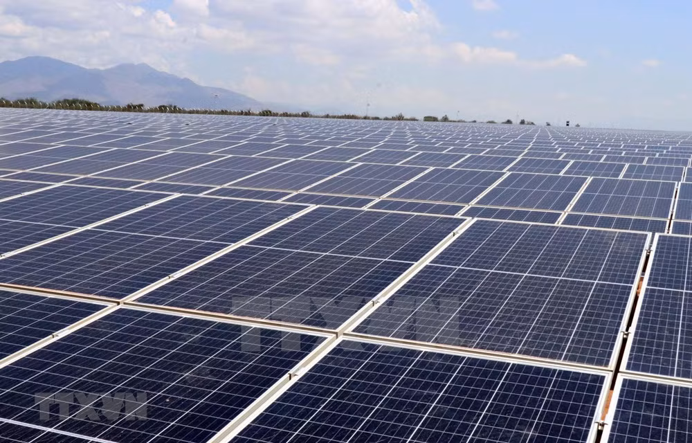 Une entreprise vietnamienne participe au développement de l'énergie solaire au Laos ảnh 1
