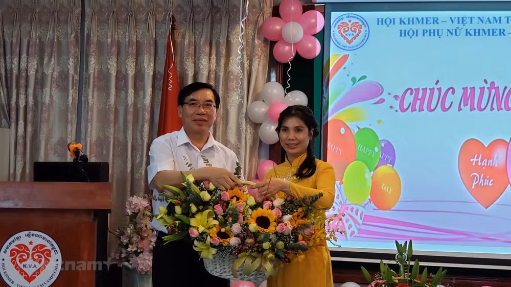 L'Association Khmer-Vietnam crée le «Fonds de développement pour les femmes» au Cambodge ảnh 1