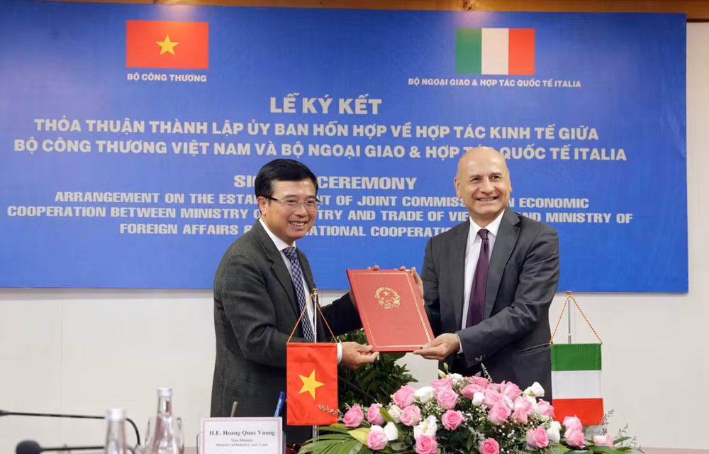 Création d'une Commission mixte de coopération économique Vietnam-Italie ảnh 1