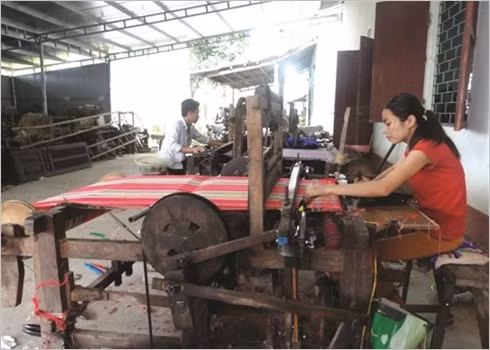 Hàm Yên préserve et valorise le tissage de brocart ảnh 4