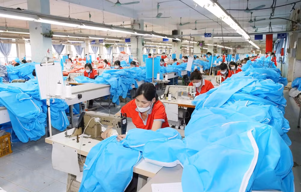 Matsuoka investit 3 milliards de yens dans la production de vêtements de protection au Vietnam ảnh 1