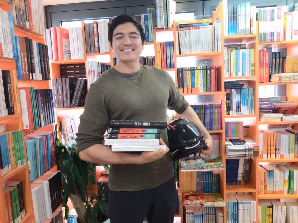 Un enseignant américain et son voyage d’allumer des bougies au Vietnam ảnh 4