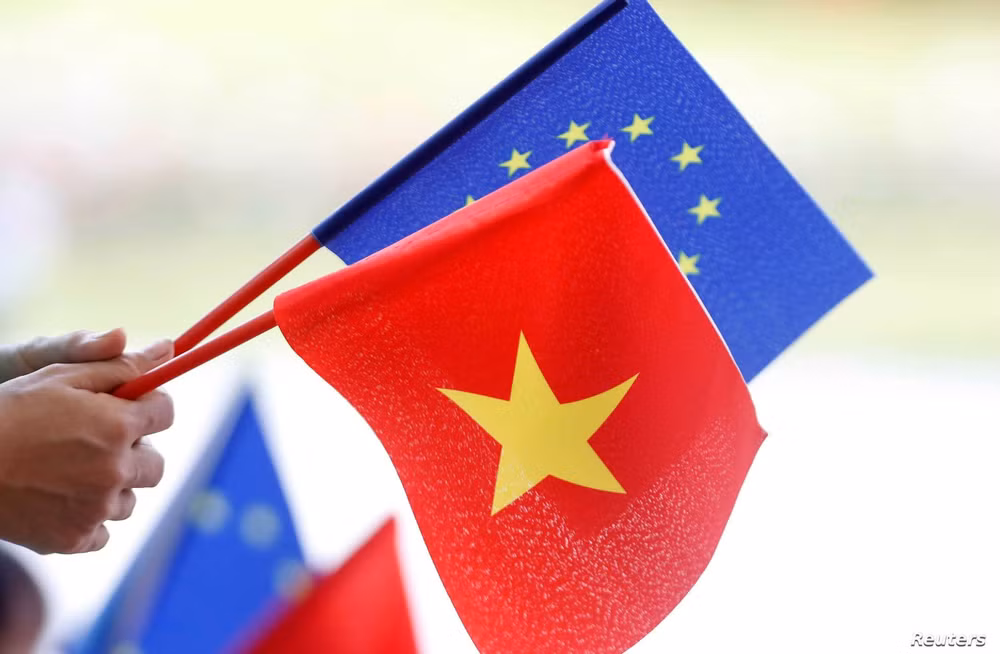 Nikkei Asian Review : L'EVFTA donnera un coup de pouce bien nécessaire à l'économie vietnamienne ảnh 1